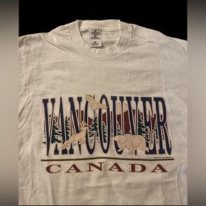 Vintage Single Stitch Animal Vancouver Canada Graphic Print T-shirt Size XL